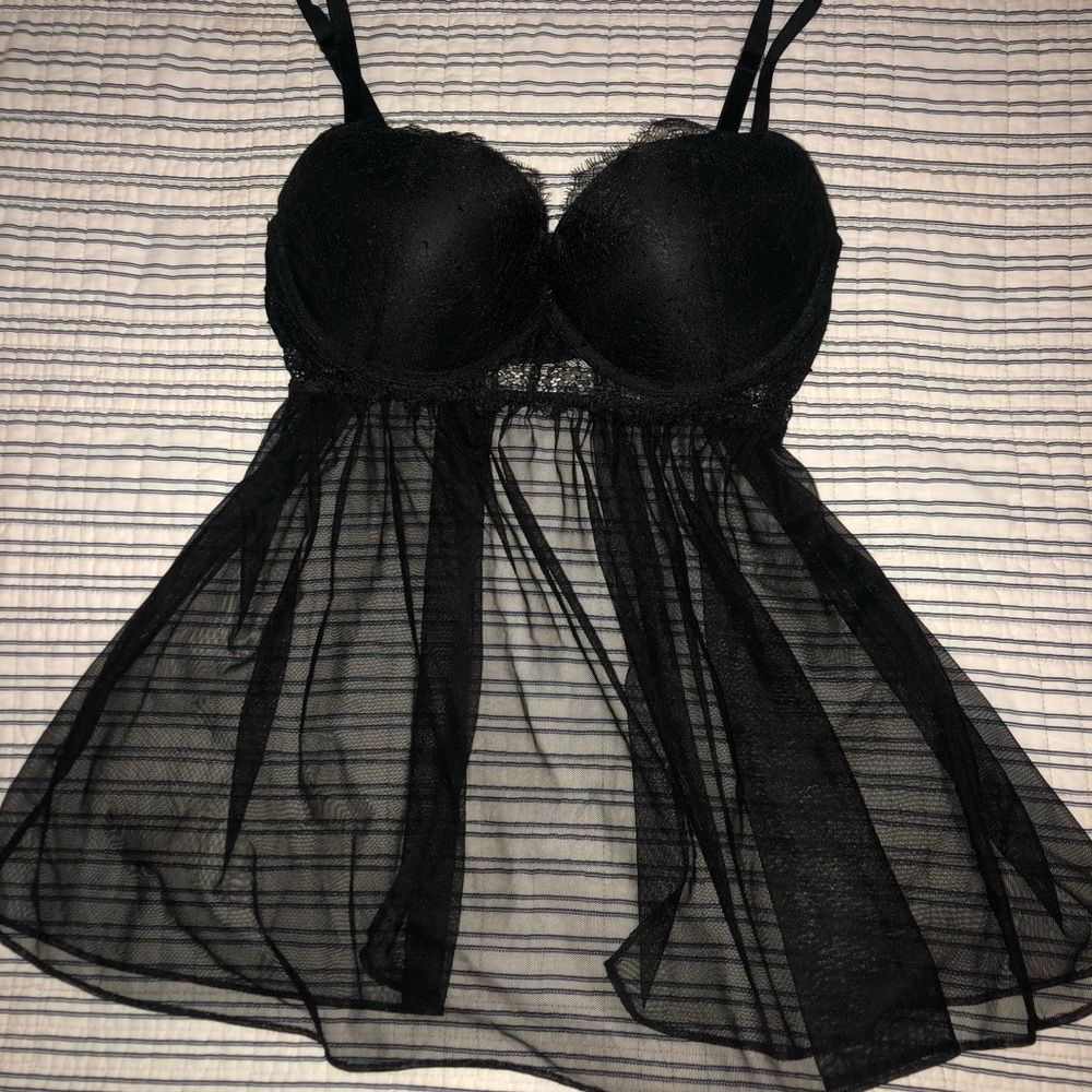 2/20$ Victoria’s Secret lingerie lace top size 36D